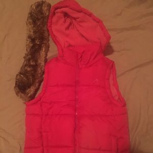 Sleeveless winter coat w/ fur trim hood attachment